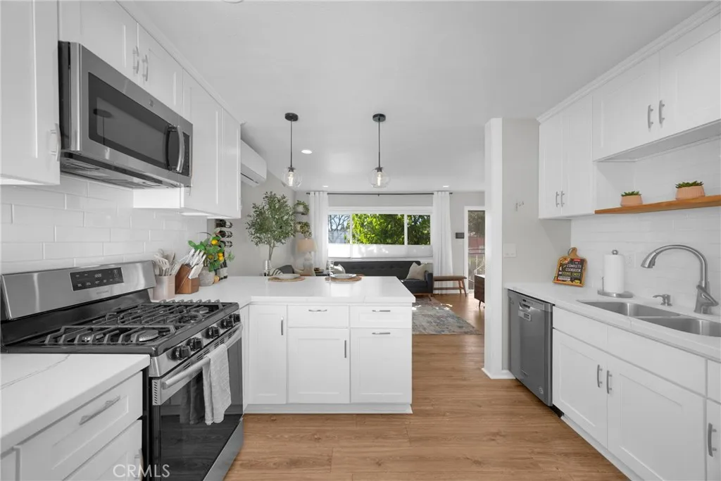 2701 E 17th Street E, Long Beach, California 90804 home-pic-9